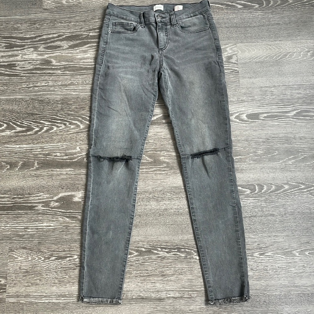 Sneak Peak Gray Ripped Skinny Jeans Size 26